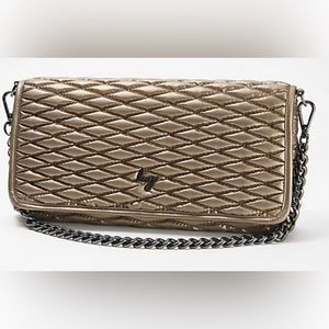 Lug metallic quilted shoulder bag with chain in walnut.